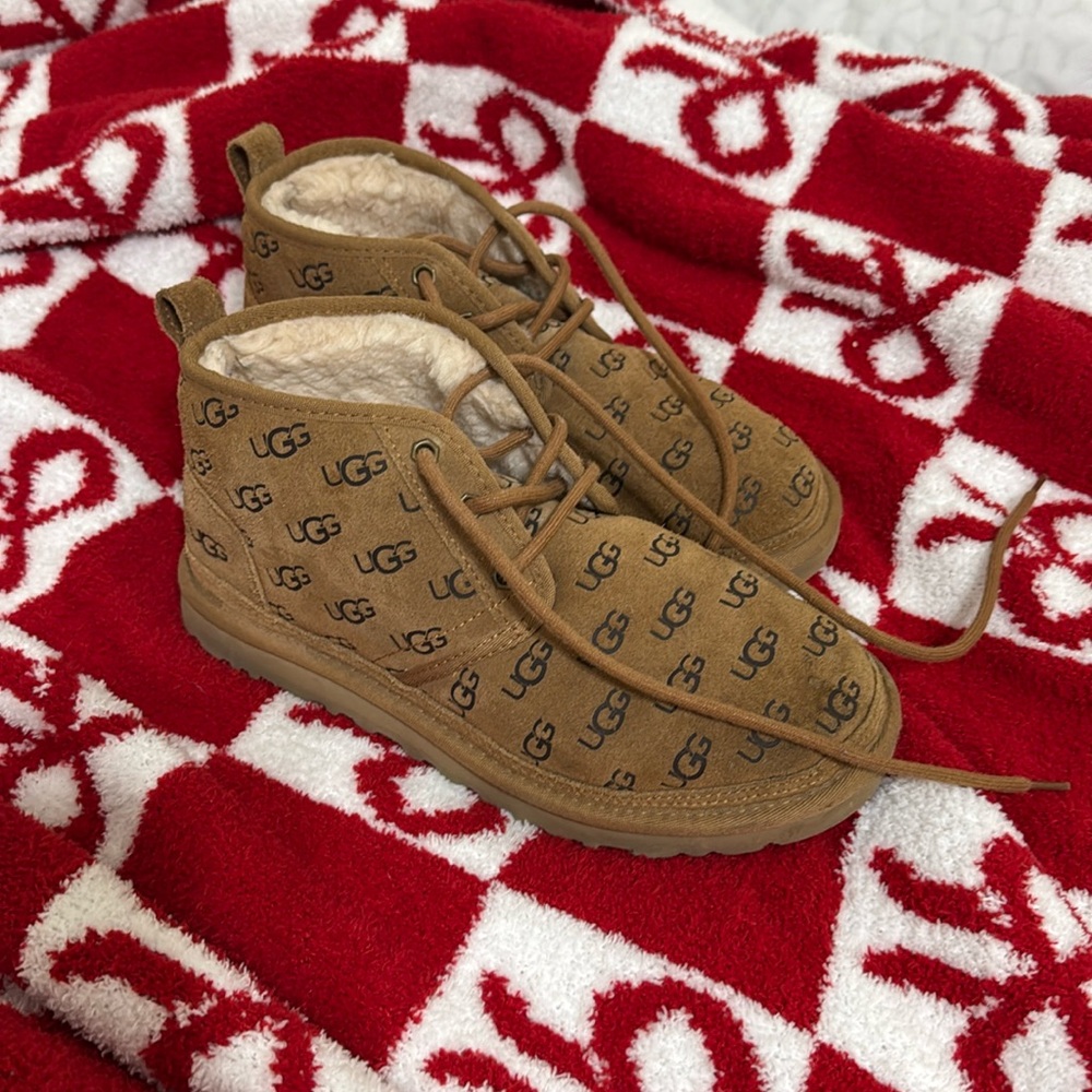 ugg patterned boots women’s size US 8 
only worn maybe 5 times
